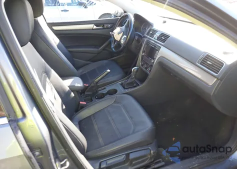 2015 Volkswagen Passat 1.8T Limited Edition z USA, uszkodzony, nr VIN 1VWAS7A33FC105071